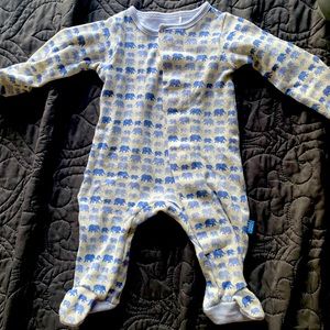 EUC worn once simply magnetic onesie/PJs with magnetic closing snaps NB Size